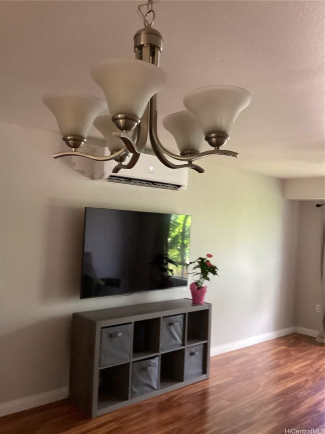 Living room with relaxing A/C | Image 4