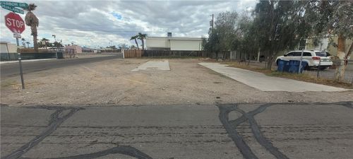 568 Harbor Dr, Bullhead City, AZ, 86442-5465 | Card Image