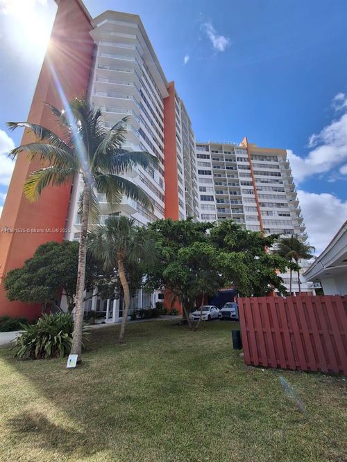 apt-901e-1351 Ne Miami Gardens Dr, Miami, FL, 33179-4748 | Card Image