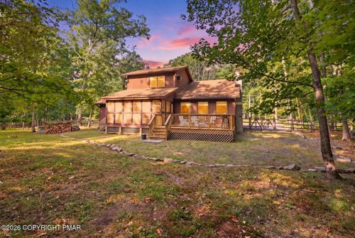 523 Saunders Ct, Bushkill, PA, 18324-8855 | Card Image