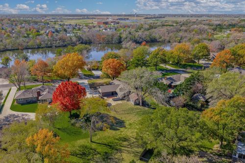 351 Wind Rows Lake Dr, Goddard, KS, 67052-9408 | Card Image