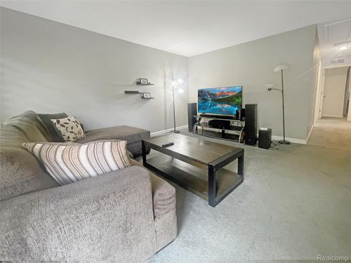 20135 Saint Francis St, Livonia, MI, 48152-2347 | Card Image