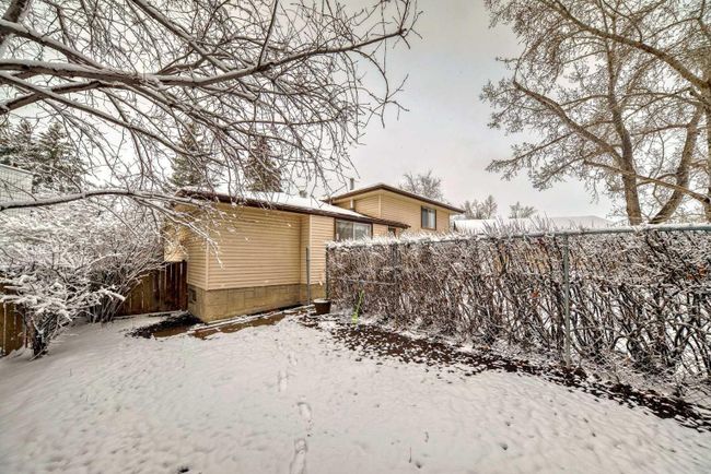 436 Dalmeny Hill Nw, Home with 4 bedrooms, 1 bathrooms and 4 parking in Calgary AB | Image 33