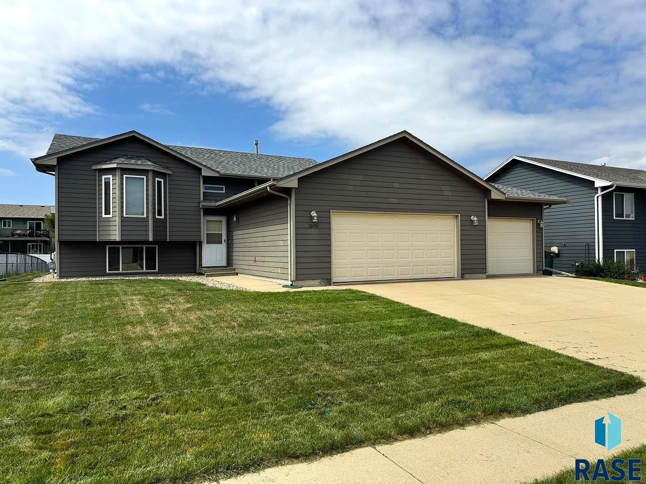 Villanova Ave, Sioux Falls, SD 57106