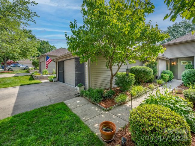 12 Tisha Ln, Townhouse with 3 bedrooms, 2 bathrooms and null parking in Hendersonville NC | Image 4