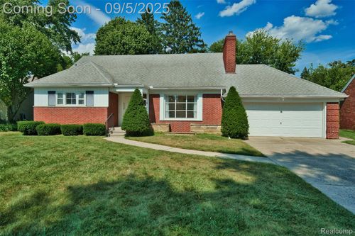 826 Shoreham Rd, Grosse Pointe Woods, MI, 48236-2446 | Card Image