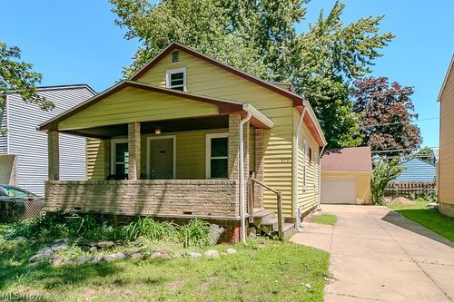 979 Mohegan Trl, Willoughby, OH, 44094-7303 | Card Image