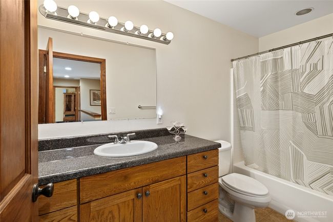 Full Bathroom | Image 18