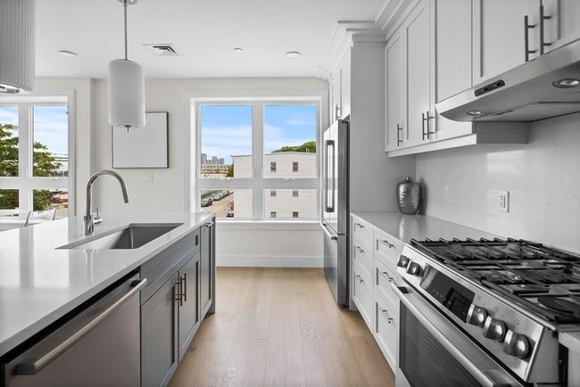 APT-509 - 301 Border St, Condo with 2 bedrooms, 2 bathrooms and 1 parking in Boston MA | Image 11