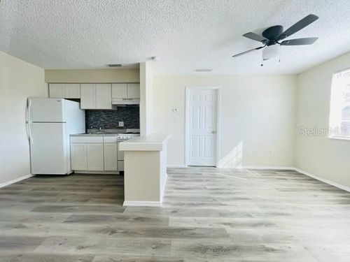 27-9013 Westchester Cir, TAMPA, FL, 33604-1527 | Card Image
