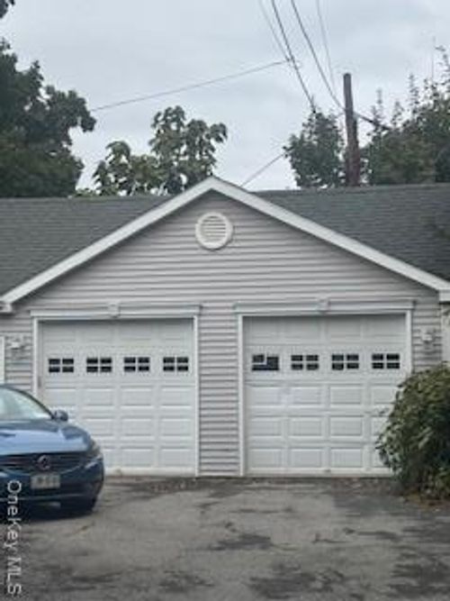 201 Union St, Poughkeepsie, NY, 12601-3089 | Card Image