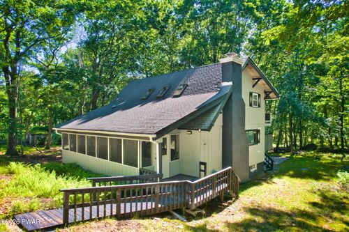 326 Gold Finch Rd, Bushkill, PA, 18324-8837 | Card Image