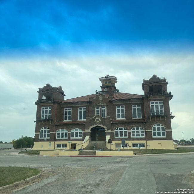 2201 Cantrell Ave, House other with 4 bedrooms, 2 bathrooms and null parking in Jourdanton TX | Image 11