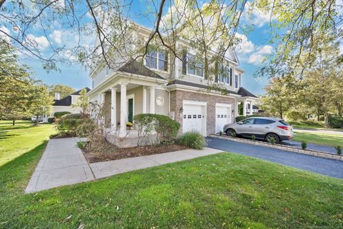 32-32 Bay Hill Dr, Bloomfield, CT, 06002-2375 | Card Image