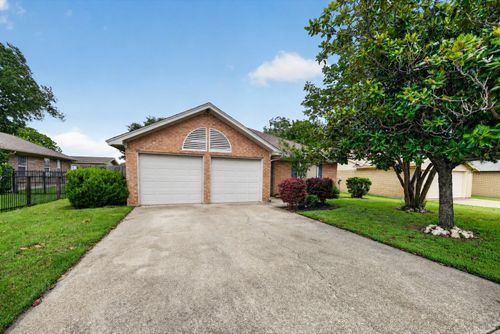 705 Parkwest Blvd, Saginaw, TX, 76179-3413 | Card Image