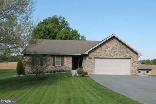 100 Garfield Dr, CARLISLE, PA, 17015-9199 | Card Image