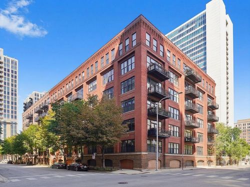 612-520 W Huron St, Chicago, IL, 60654-3440 | Card Image