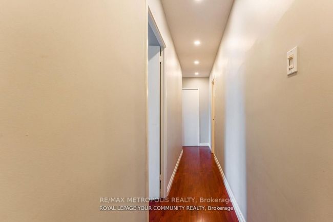 704 - 15 Elizabeth St N, Condo with 3 bedrooms, 2 bathrooms and null parking in Mississauga ON | Image 25