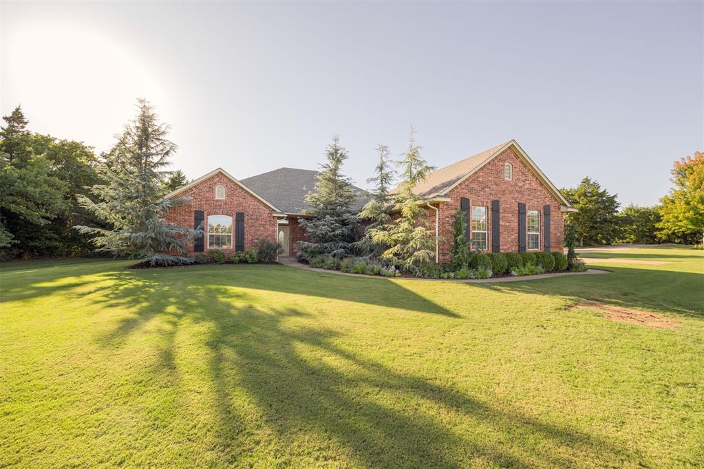 Hunters Path Cir, Edmond, OK 73034