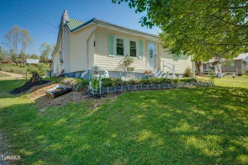 105 Samps Hollow Rd, Elizabethton, TN, 37643-6892 | Card Image