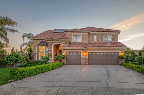 10509 N Sierra Vista Ave, Fresno, CA, 93730-5961 | Card Image