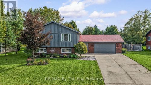 2 Red Oak Drive, Wasaga Beach, ON, L9Z1J5 | Card Image