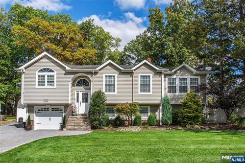 6 Melissa Dr, Totowa, NJ, 07512-1708 | Card Image