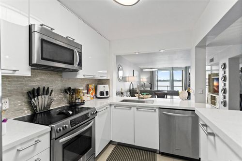 apt-106-111 Lake Emerald Dr, Oakland Park, FL, 33309-6211 | Card Image