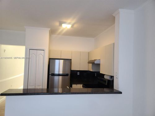 18-17650 Nw 73rd Ave, Hialeah, FL, 33015-6230 | Card Image