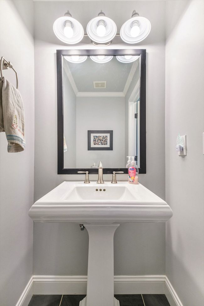 2352 Stepping Stone Pass, House other with 4 bedrooms, 3 bathrooms and null parking in Flushing MI | Image 12