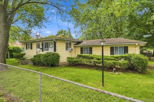 7337 Dogwood Rd, Lexington, MI, 48450-8811 | Card Image