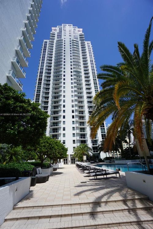 apt-1411-1060 Brickell Ave, Miami, FL, 33131-3918 | Card Image