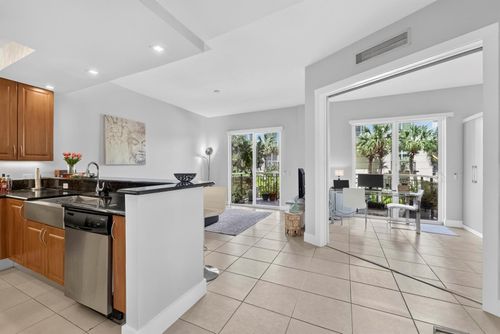 216-2631 Ne 14th Ave, Wilton Manors, FL, 33334-4386 | Card Image