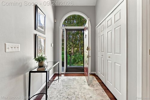 24585 Edgewood Dr, Novi, MI, 48374-2942 | Card Image