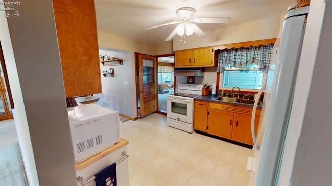 1501 Tiffin Rd, House other with 3 bedrooms, 2 bathrooms and 2 parking in Fremont OH | Image 14