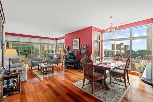 1550 E Royall Pl, MILWAUKEE, WI, 53202-1869 | Card Image