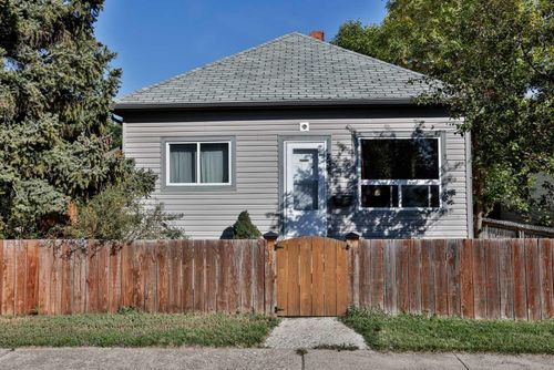 731 14 St N, Lethbridge, AB, T1H2W2 | Card Image