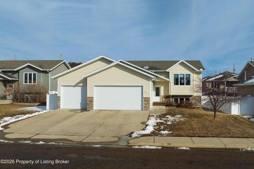 816 17th Ave E, Dickinson, ND, 58601-3699 | Card Image