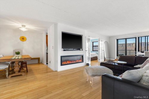 apt-304-1085 Warburton Ave, Yonkers, NY, 10701-1013 | Card Image