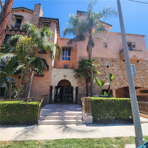apt-303-10862 Bloomfield St, Toluca Lake, CA, 91602-2290 | Card Image