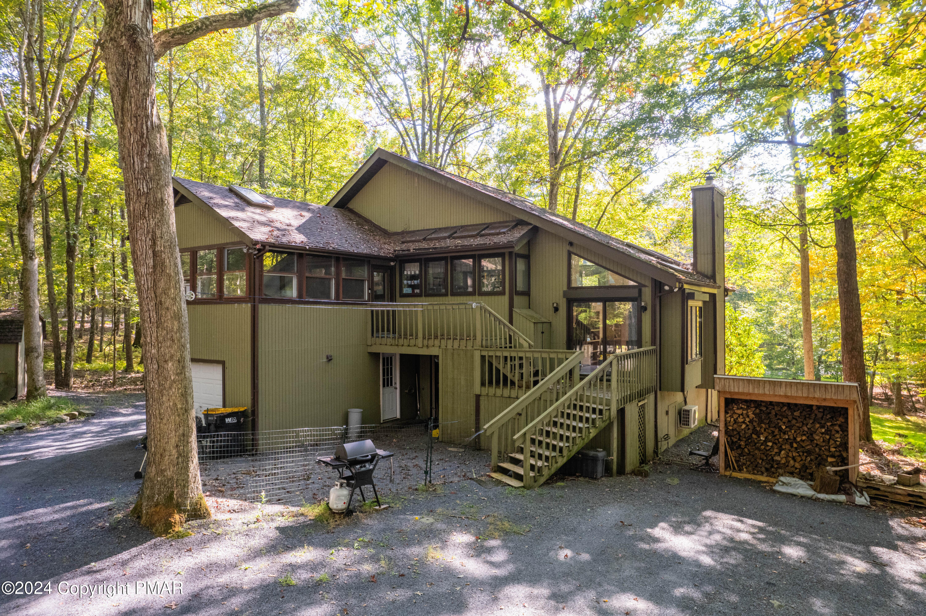 Hallowood Dr, East Stroudsburg, PA 18302