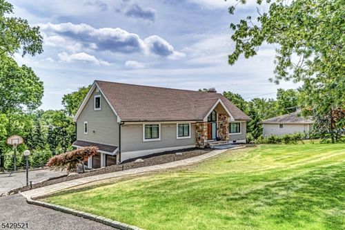 136 Carlough Rd, Upper Saddle River, NJ, 07458-1414 | Card Image