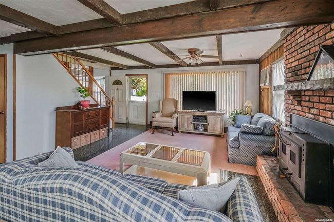 30 Saddle Ln, House other with 3 bedrooms, 2 bathrooms and null parking in Levittown NY | Image 9