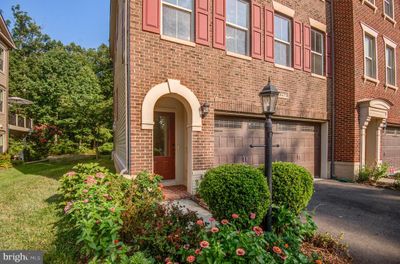 23275 Tradewind Drive, Townhouse with 3 bedrooms, 3 bathrooms and null parking in BRAMBLETON VA | Image 2