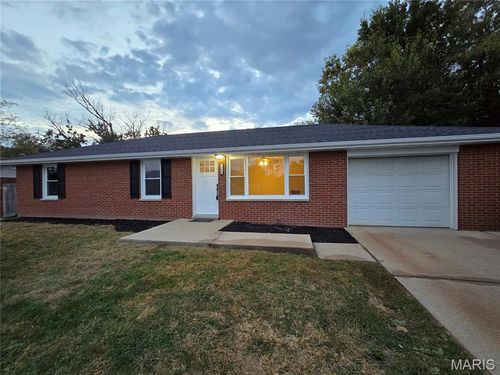 7304 Montclair Ave, Godfrey, IL, 62035-2237 | Card Image