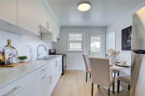 514 Krug St, Kitchener, ON, N2B1L6 | Card Image