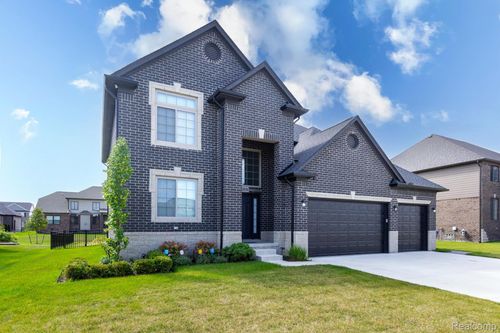 24538 Brookshire Dr, Macomb, MI, 48042-4733 | Card Image
