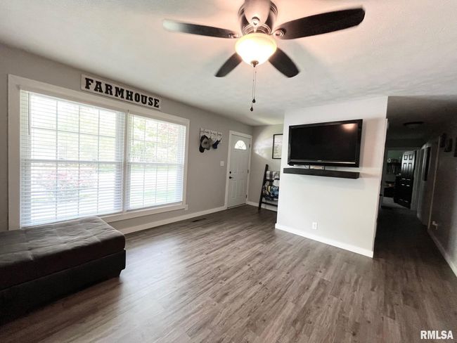 1104 E Poplar St, House other with 3 bedrooms, 2 bathrooms and null parking in Herrin IL | Image 8