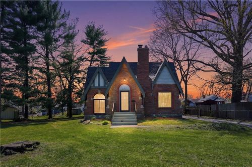 9621 E 33rd St S, Independence, MO, 64052-1008 | Card Image