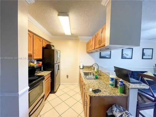 7-306-470 Park Rd, Hollywood, FL, 33021-8747 | Card Image